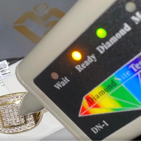 All natural diamonds - Picture 2 of 3